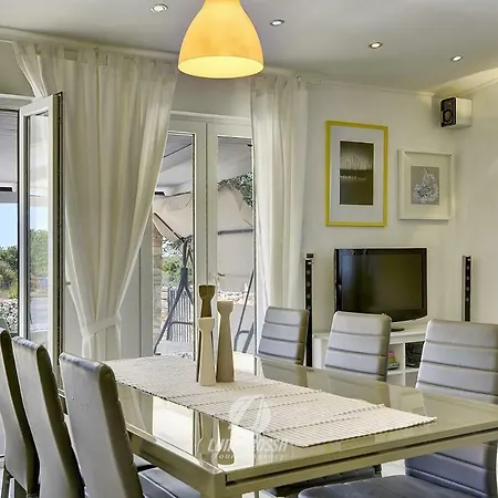 Emily Holiday home